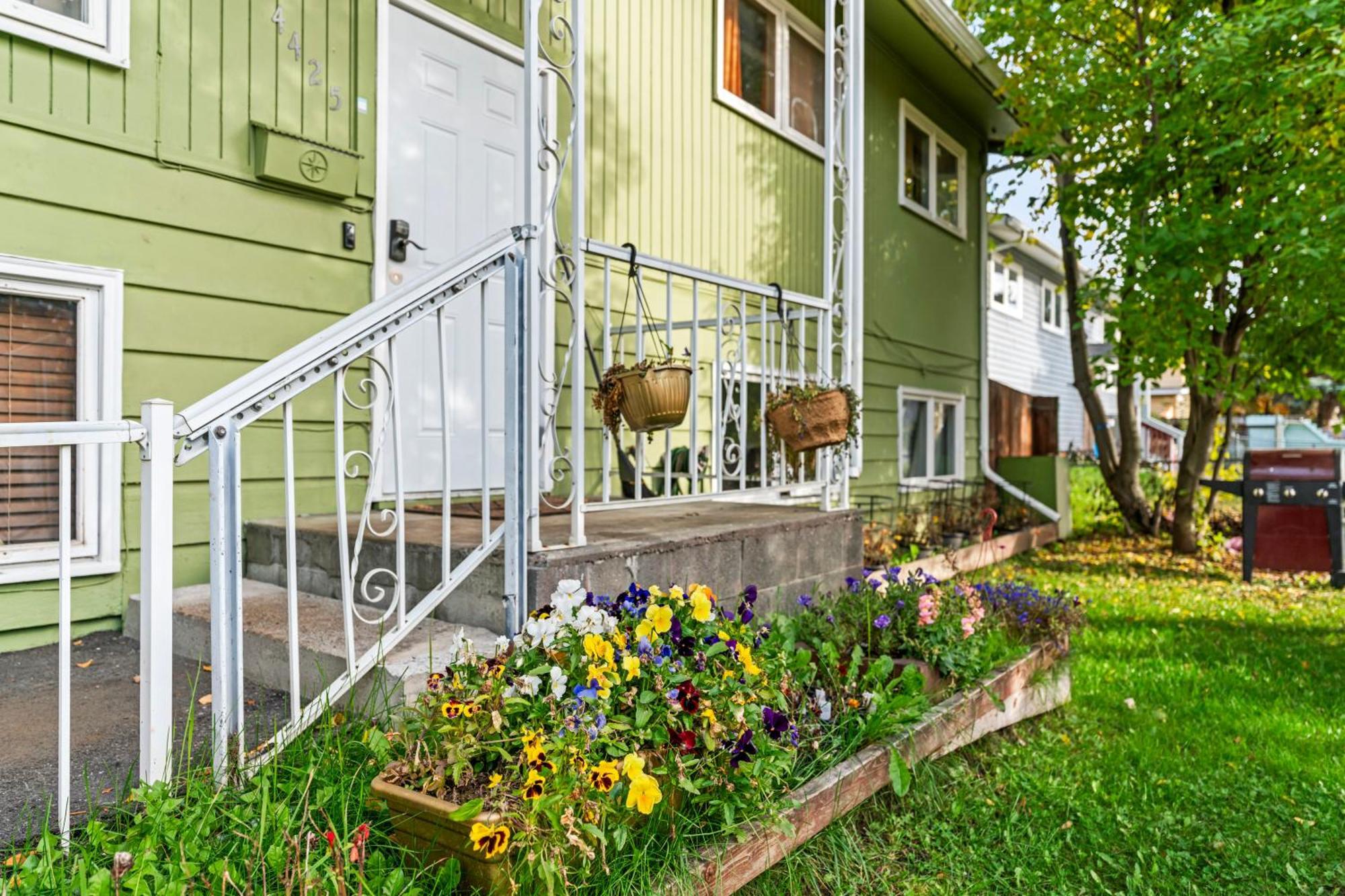 Compact, Comfortable And Cozy Too Anchorage Exterior photo