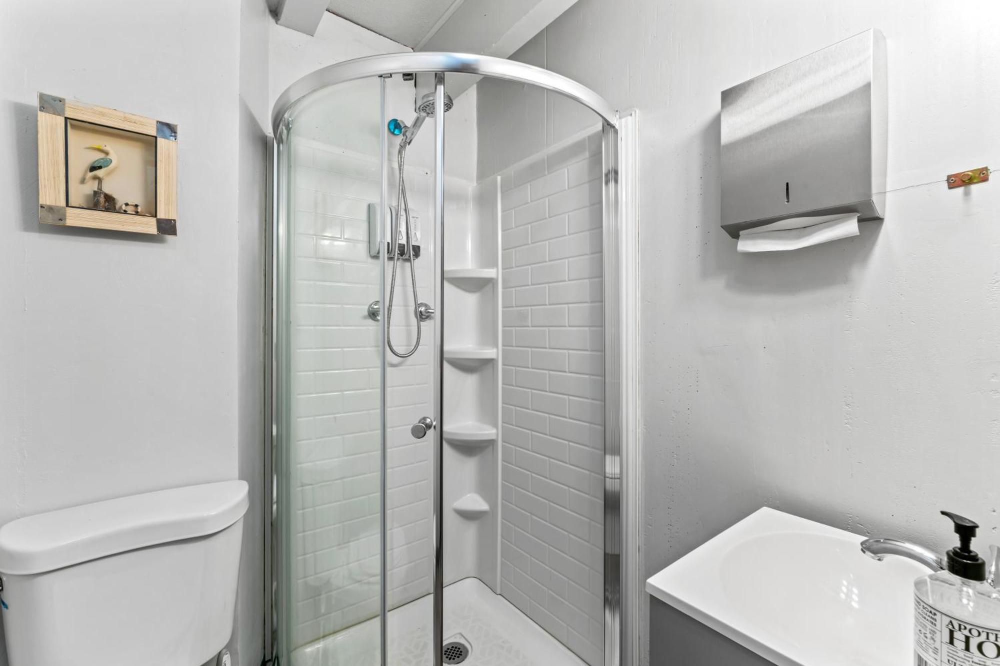 Compact, Comfortable And Cozy Too Anchorage Exterior photo